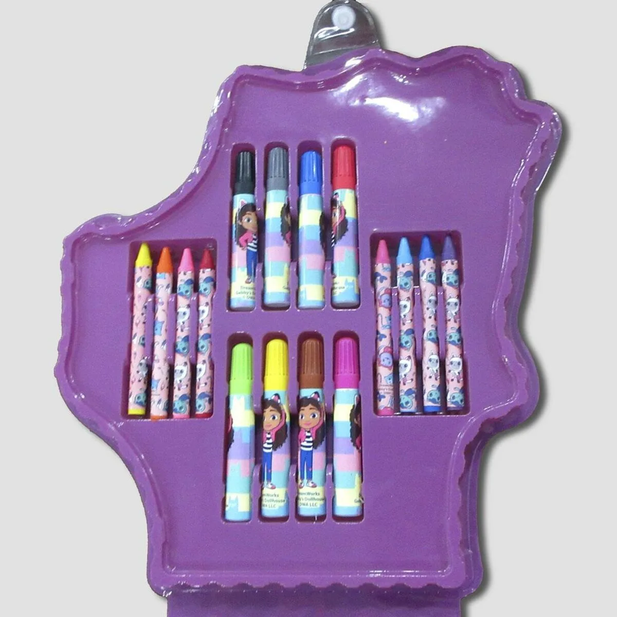 Kit de dessin gabby s dollhouse 27 x 27 x 5 cm s074318191. Diaytar, c'est la promesse tenue d'un e-commerce où l'émerveillement devant un produit simple est encore possible.