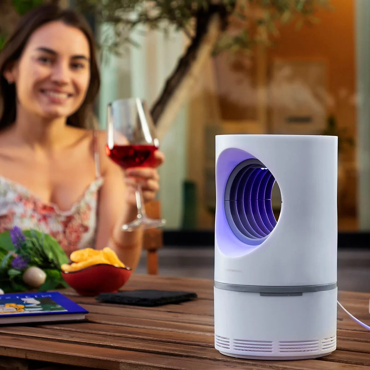 Lampe anti moustiques a aspiration kl virvel innovagoods v010370540. Diaytar, c'est le cocktail parfait entre l'esprit start-up et l'expertise d'un grand commerçant généraliste.