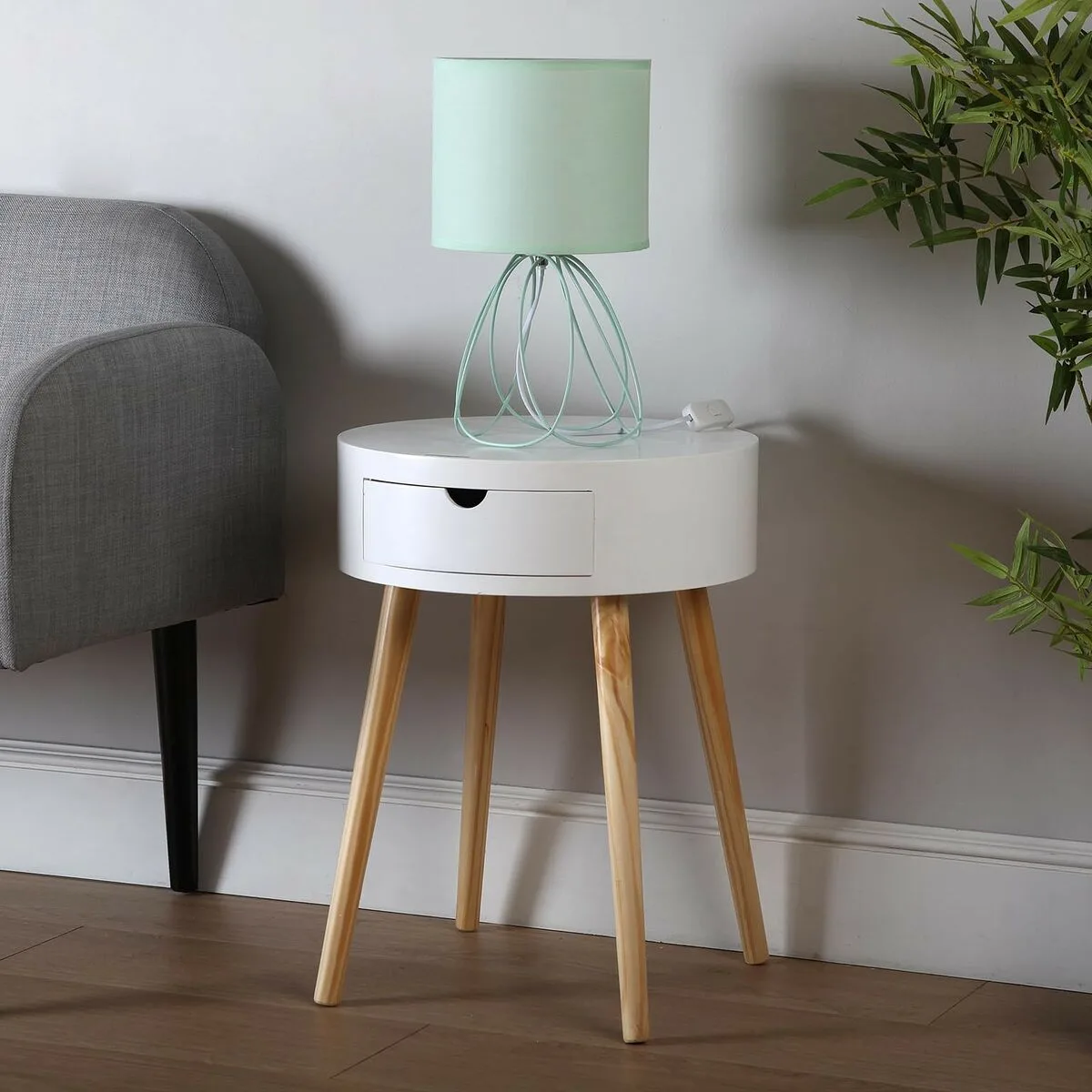 Lampe de bureau versa mila vert 20 x 36 cm metal s341014547. Diaytar, c'est votre partenaire de confiance pour construire un quotidien plus fluide, plus beau, et plus inspirant.