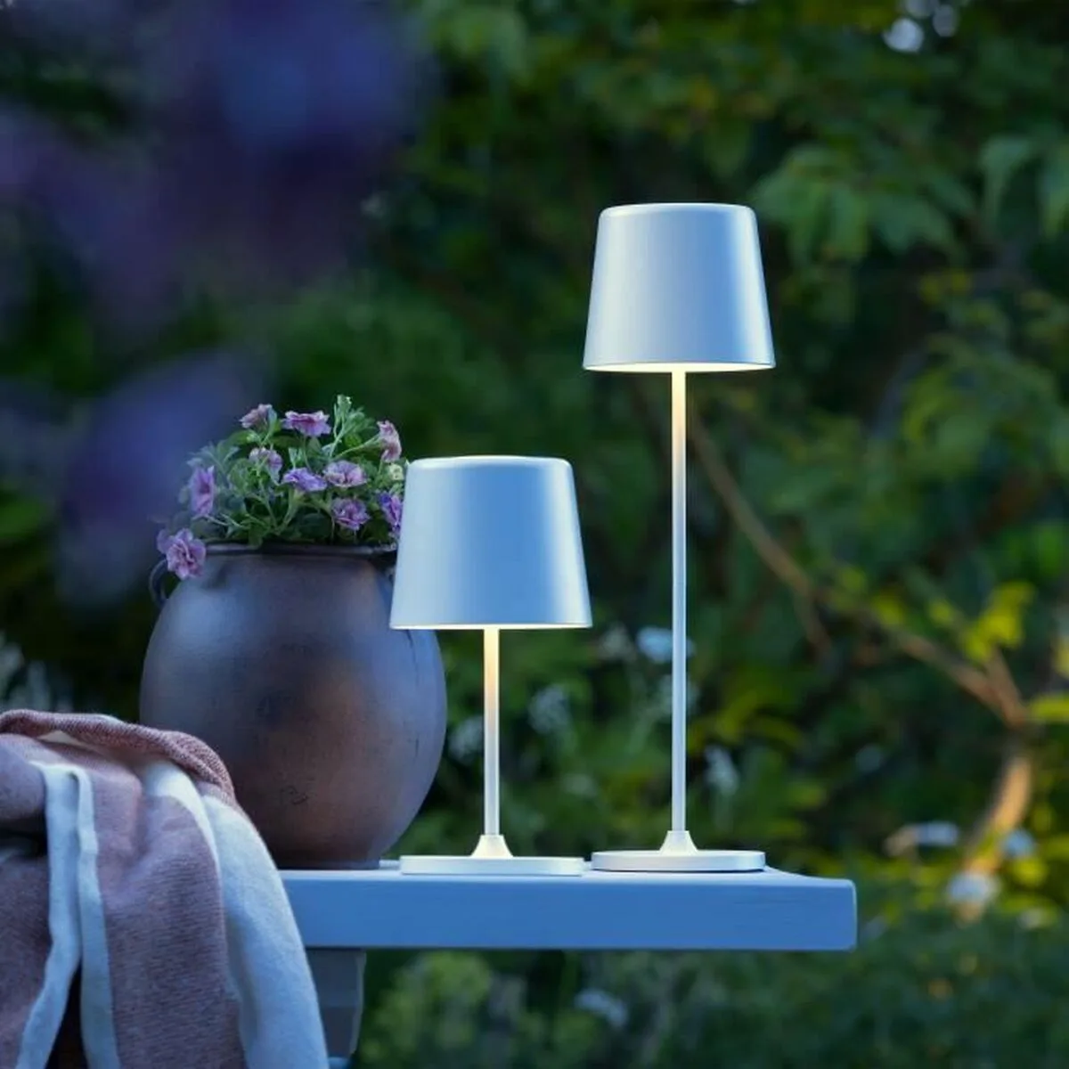 Lampe de table led brilliant kaami brilliant 2 w s7100425373. Diaytar s'adresse aux esprits modernes en quête de produits qui allient performance technologique et design épuré
