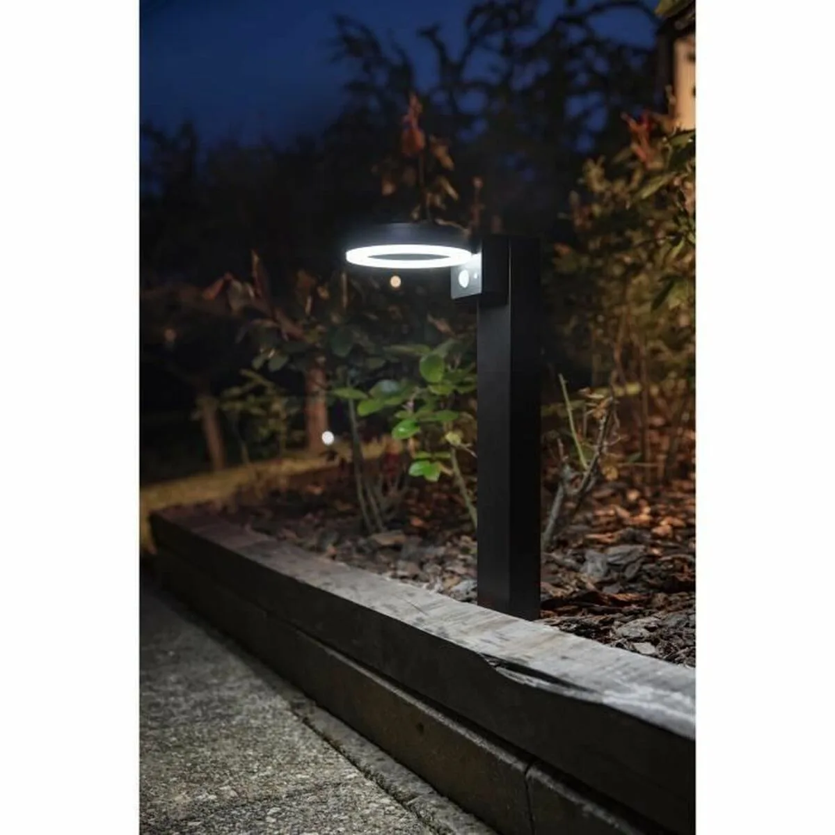 Lampe solaire galix g4590b argente 1000 lm s7101352259. Chez Diaytar, chaque visite est l'occasion de découvrir un nouveau produit génial, qu'il soit électronique ou domestique