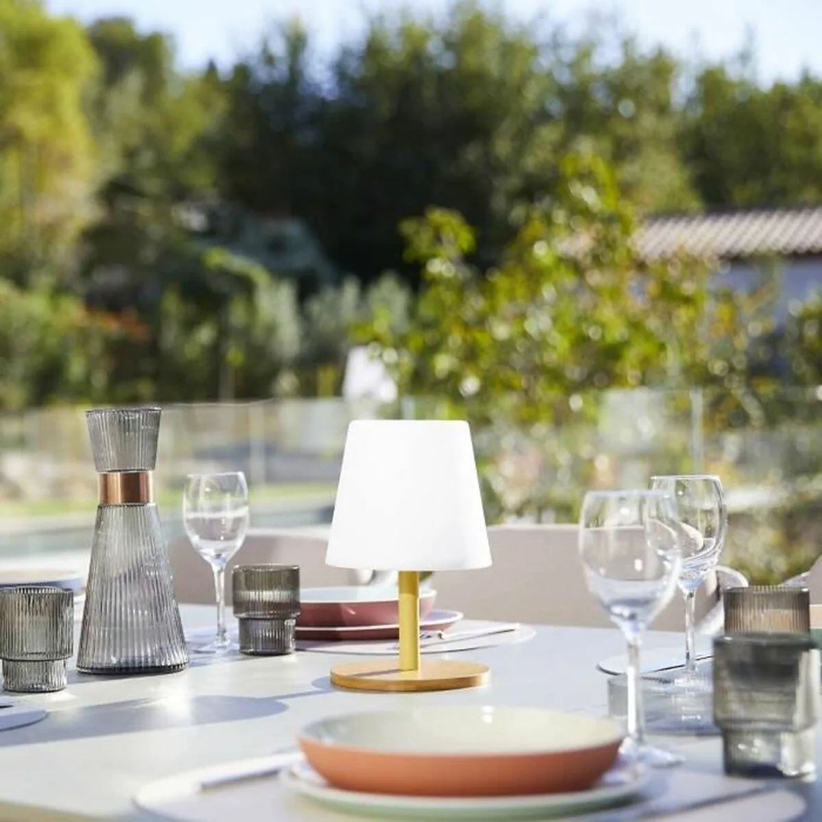 Lampe solaire lumisky blanc gris s7100366469. Notre équipe chez Diaytar est votre équipe de choc, dévouée à débusquer les produits qui méritent votre attention.