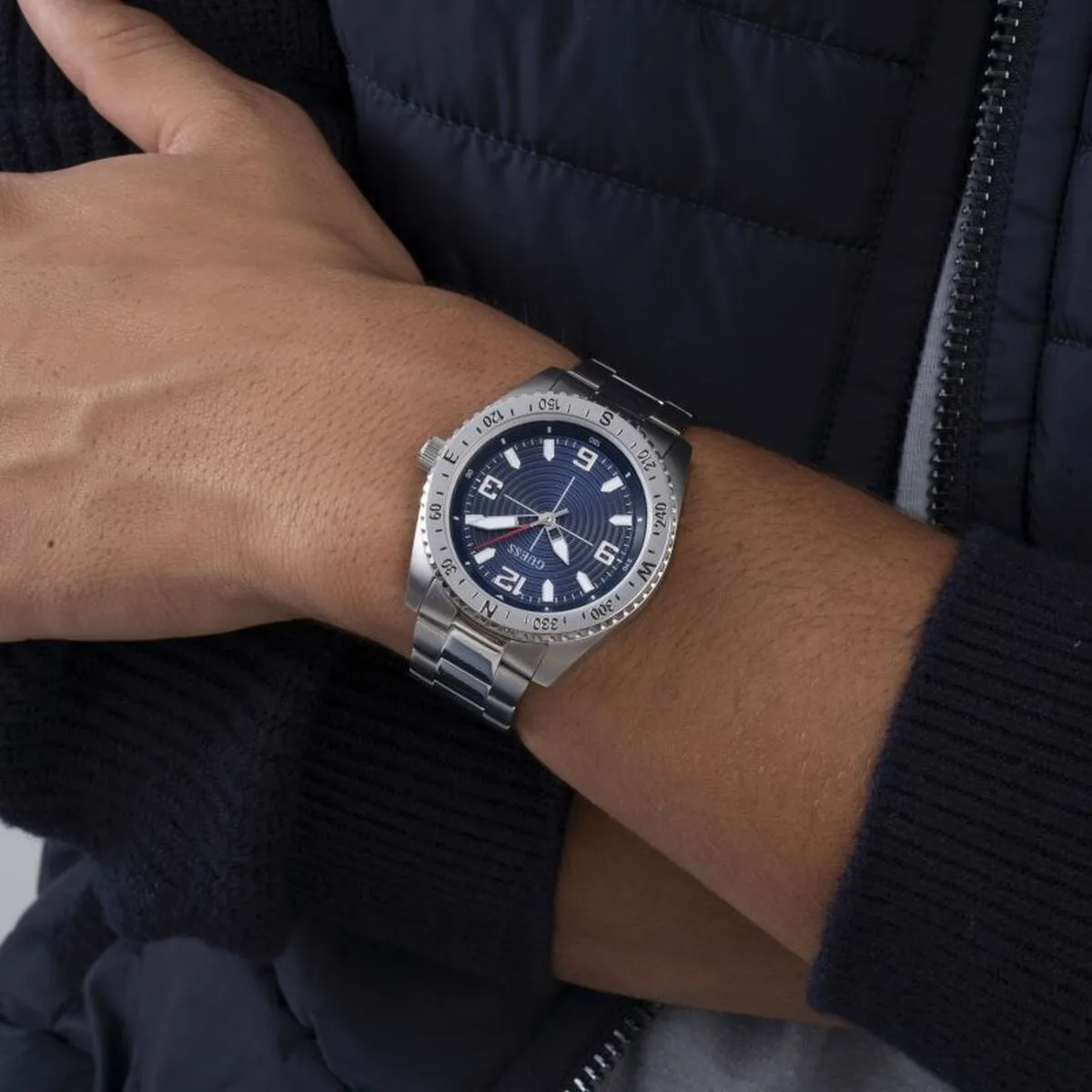 Montre homme guess gw0327g1 s727397611. Diaytar réinvente le e-commerce avec une approche généraliste axée sur la qualité, la tendance et l'accessibilité