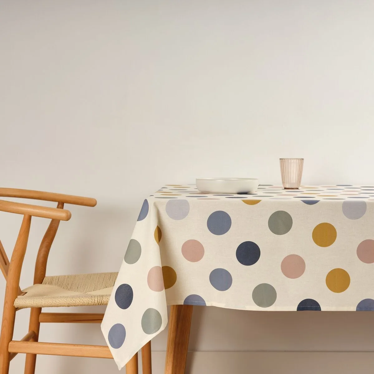 Nappe antitache belum 0120 160 multicouleur 150 x 150 cm cercles s980731846. Diaytar, c'est l'art de la sérendipité appliqué au e-commerce : vous venez pour une chose, vous repartez avec l'objet de vos rêves.
