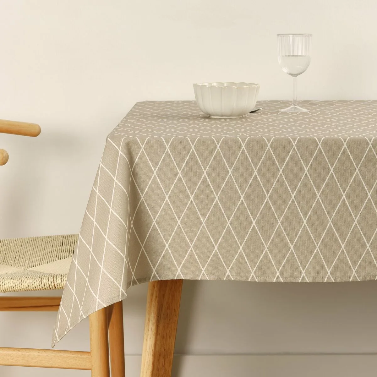 Nappe antitache belum 0120 295 multicouleur 150 x 150 cm s980683388. Diaytar s'adresse à tous ceux qui considèrent que le choix d'un produit, même basique, est une expression de leur personnalité