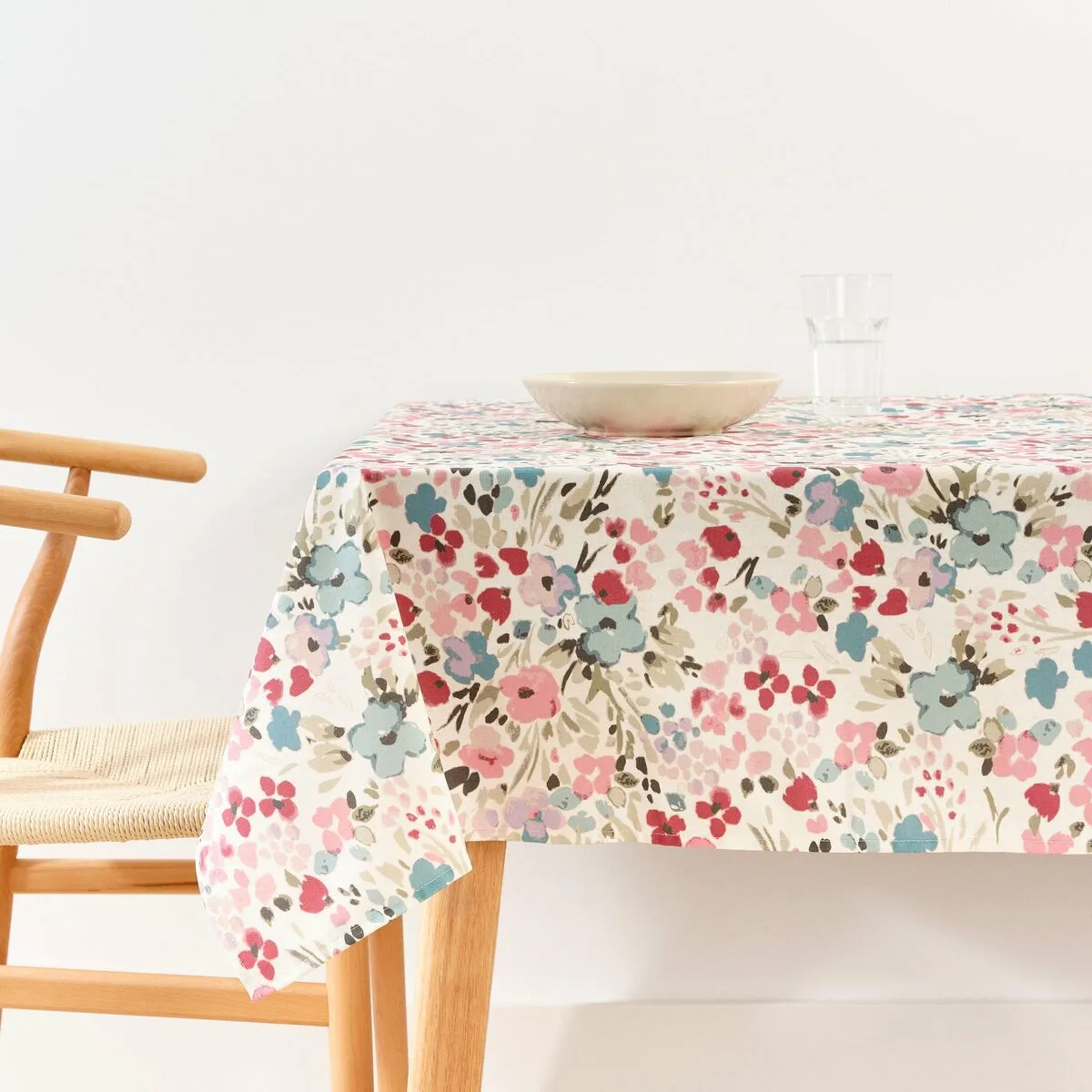 Nappe antitache belum 0120 52 multicouleur 100 x 300 cm fleurs s980936055. La mode selon Diaytar : audacieuse, accessible et toujours dans l'air du temps.