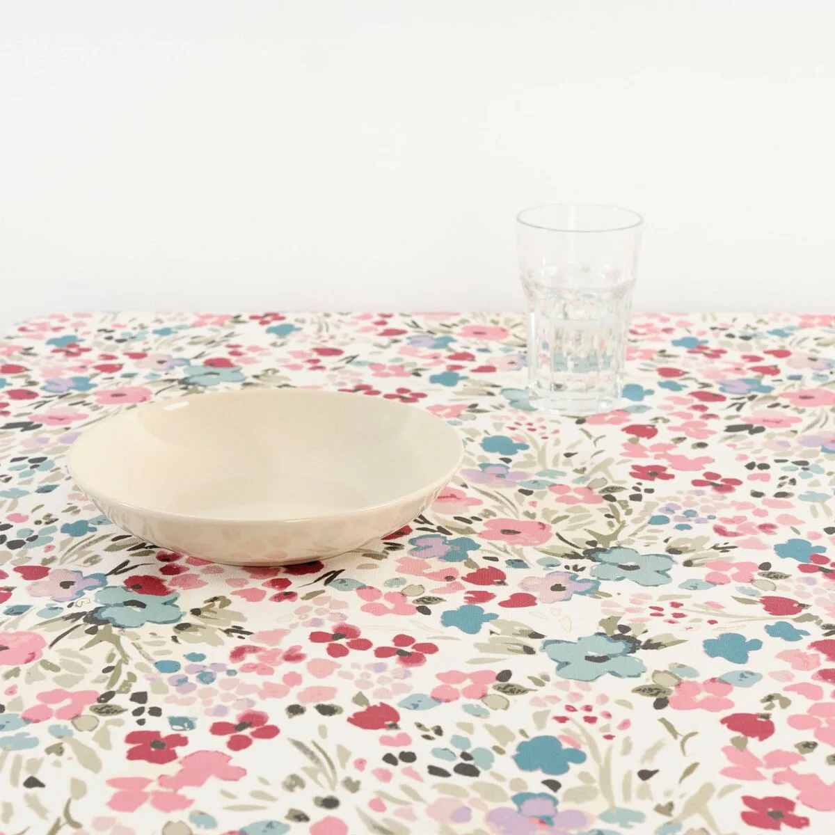 Nappe antitache belum 0120 52 multicouleur 180 x 200 cm fleurs s981174710. Chez Diaytar, chaque visite est l'occasion de découvrir un nouveau produit génial, qu'il soit électronique ou domestique