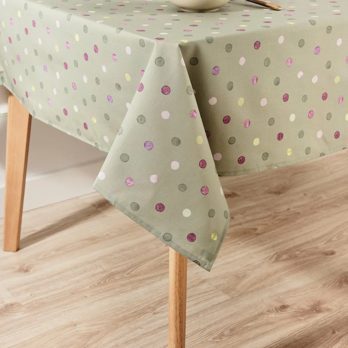 Nappe belum 0120 356 vert 100 x 155 cm pois s980476244. Diaytar a été conçu pour ceux qui refusent le compromis. Ici, chaque produit est une victoire du qualitatif sur le quantitatif.
