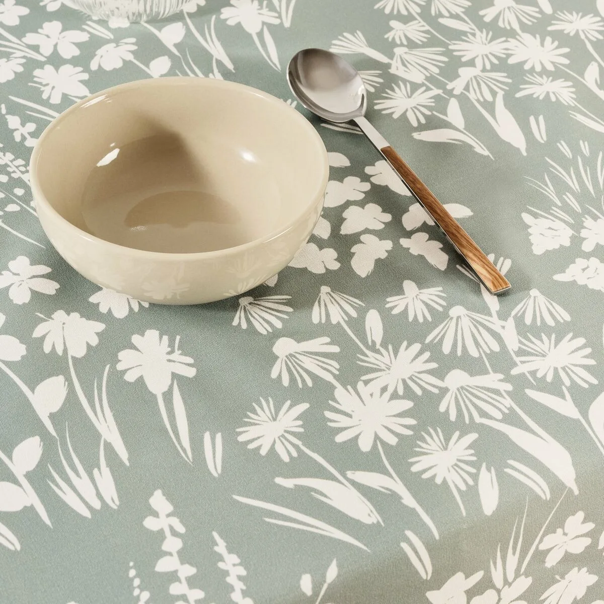 Nappe belum 0120 360 vert 240 x 155 cm fleurs s980478991. Du salon à la chambre, Diaytar habille votre intérieur avec élégance.