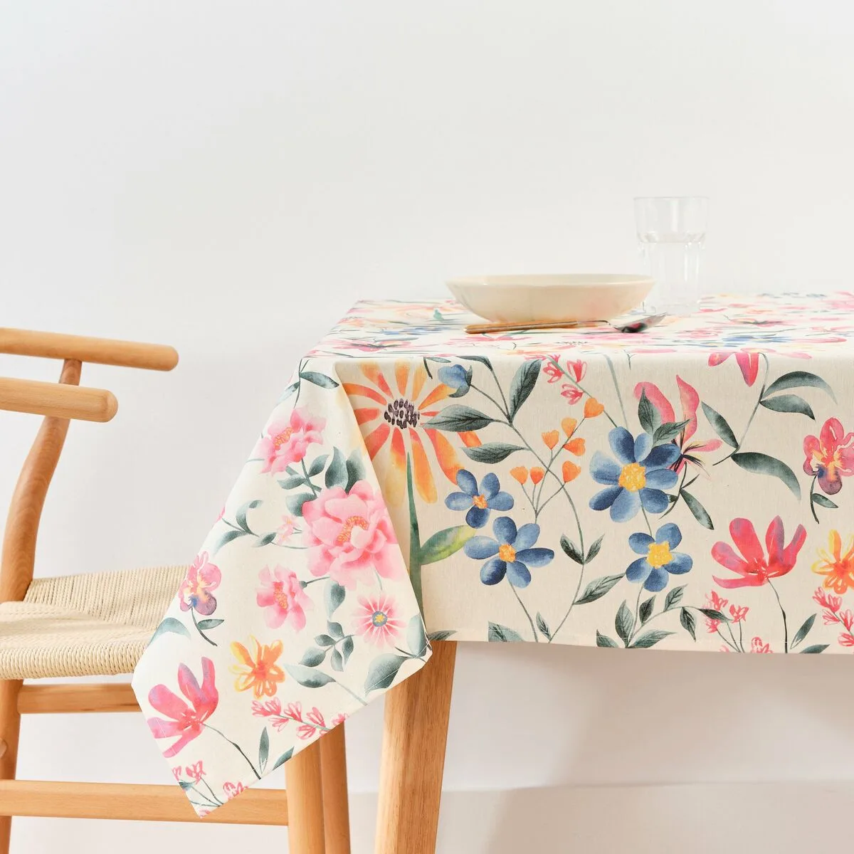 Nappe belum 0120 407 multicouleur 100 x 150 cm s980608051. Diaytar, c'est l'alliance inattendue entre la rigueur suisse et la créativité italienne, appliquée au produit généraliste.