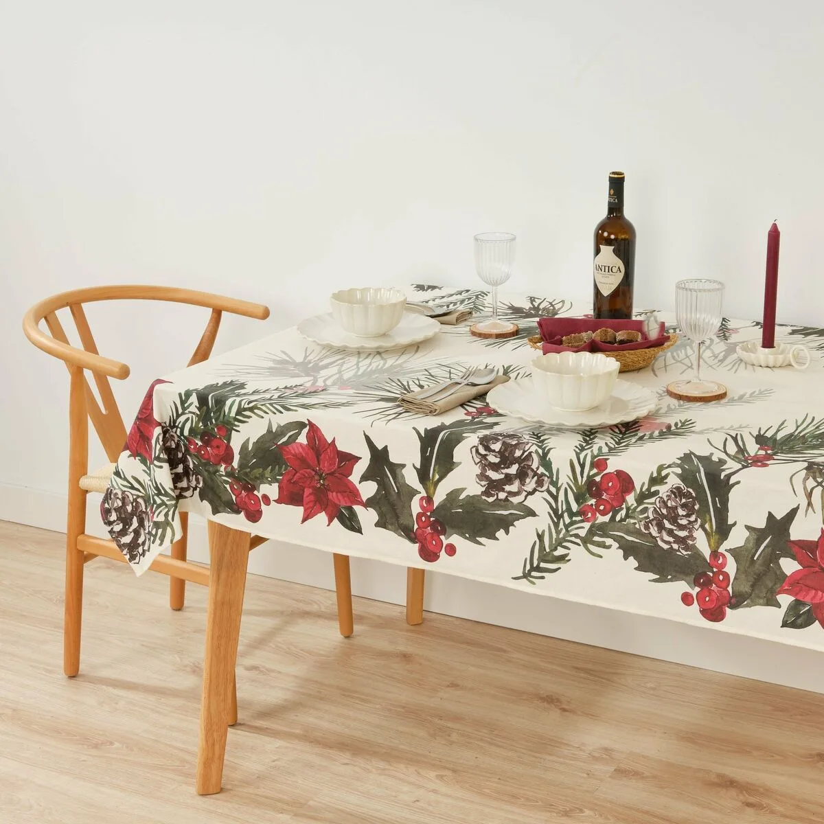 Nappe enduite antitache belum christmas flowers blanc marron rouge vert 150 x 150 cm s980218684. La recette Diaytar : un tiers de design, un tiers d'innovation, un tiers de fonctionnalité. Le tout saupoudré de tendance.