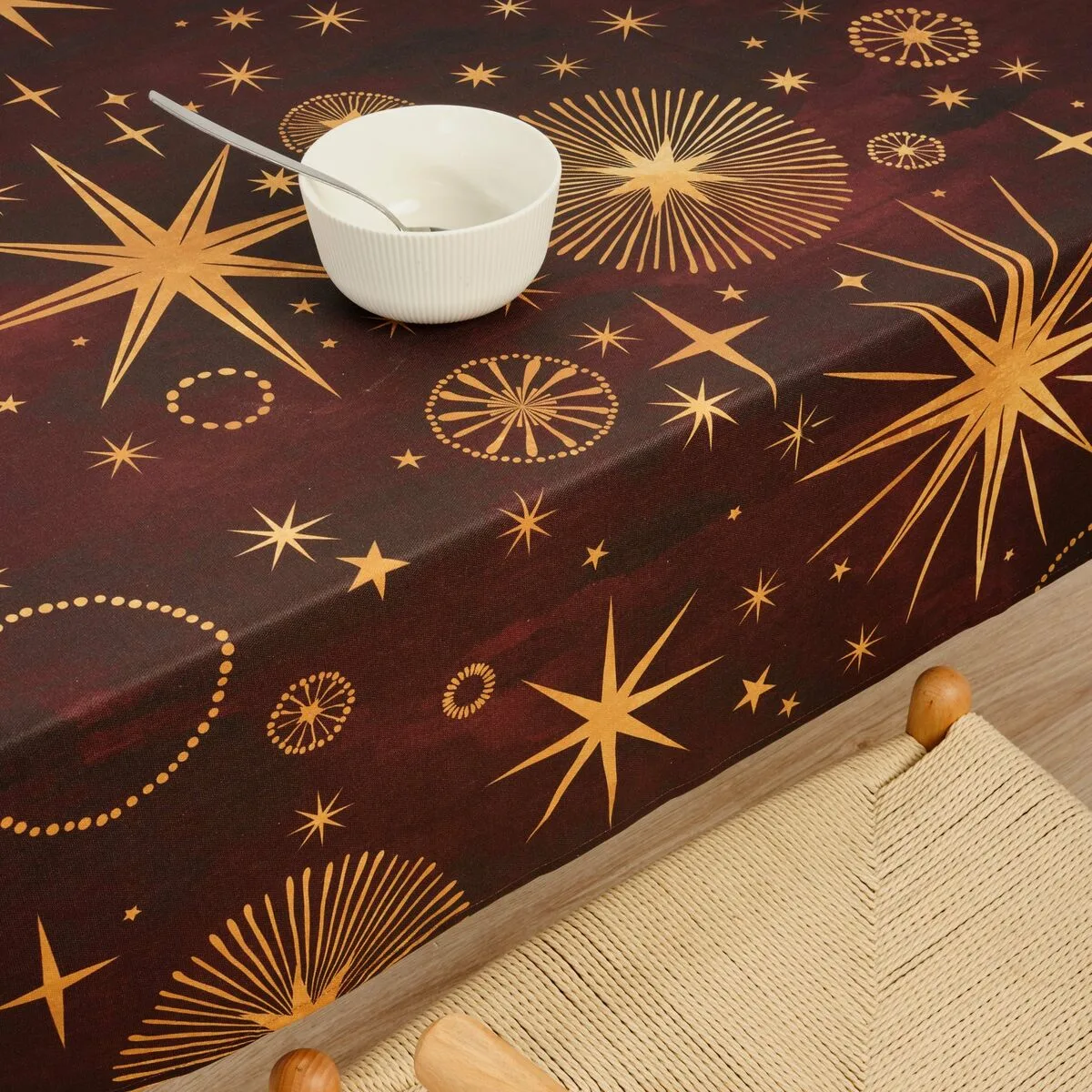 Nappe enduite antitache belum christmas rouge dore 150 x 150 cm s980216193. Diaytar : Votre guide shopping pour une sélection exigeante de produits tendance, technologiques et domestiques
