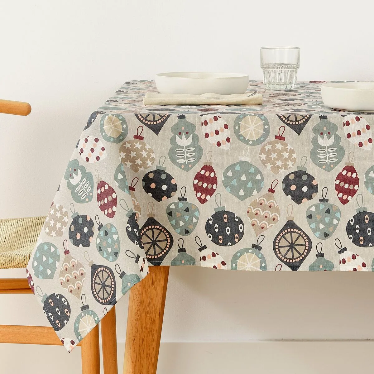 Nappe enduite antitache belum merry christmas multicouleur 150 x 150 cm s980254133. L'aventure Diaytar est une quête permanente de sens et d'esthétisme à travers des produits soigneusement pensés.