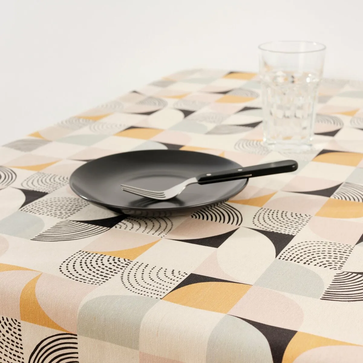 Nappe enduite antitache belum p 20 multicouleur 150 x 150 cm s980633357. Diaytar vous habille de la tête aux pieds avec goût et raffinement.