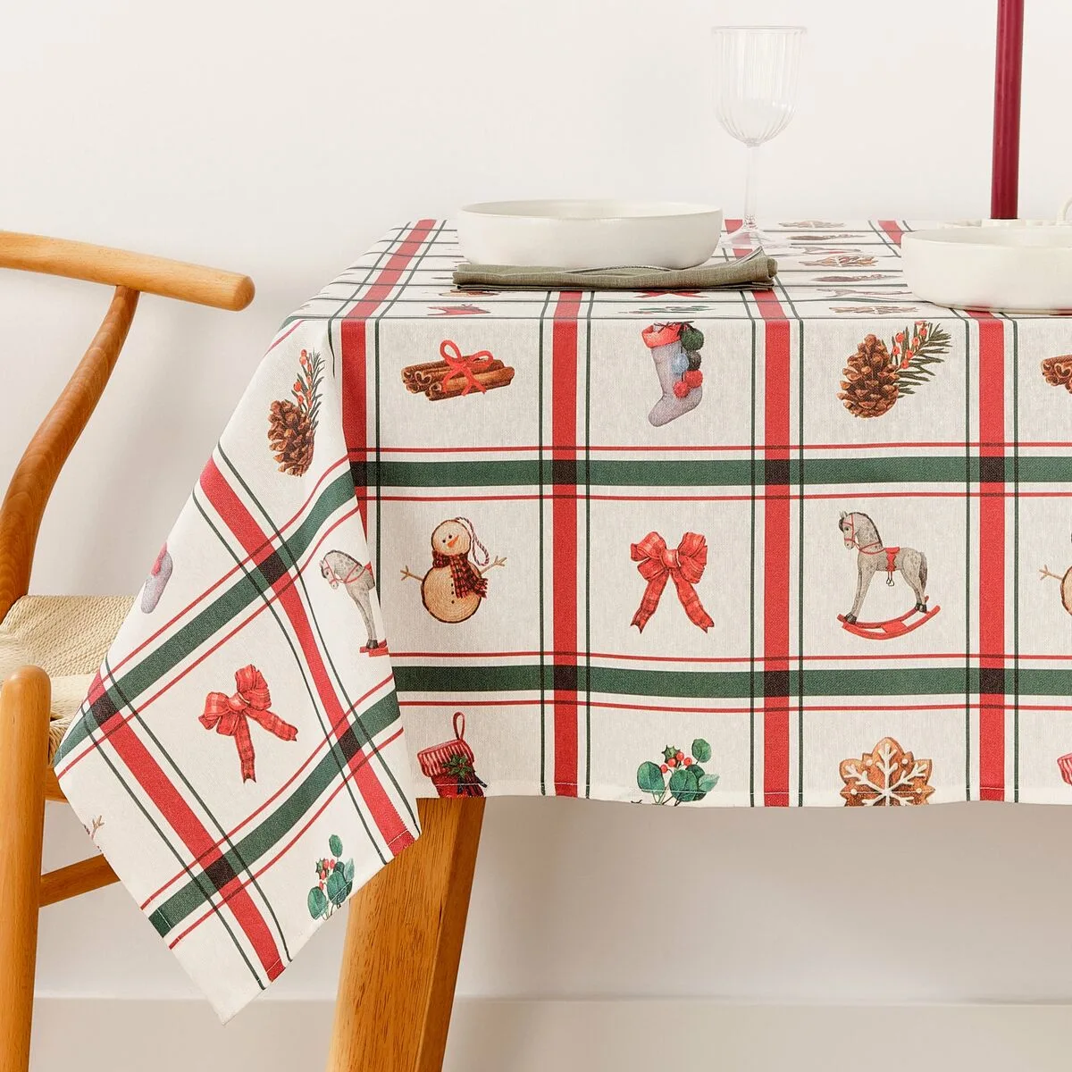 Nappe enduite antitache belum scottish christmas multicouleur 150 x 150 cm s980274150. Notre credo ? L'excellence accessible. Diaytar rend le premium attainable dans chaque catégorie de produits.