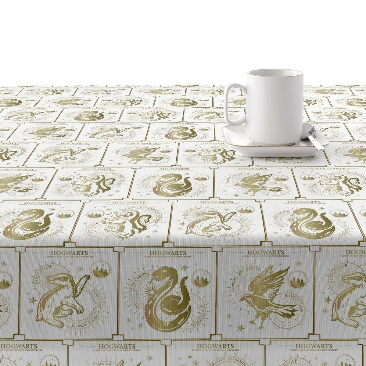Nappe enduite antitache harry potter multicouleur 250 x 150 cm s981483034. L'aventure Diaytar est une quête permanente de sens et d'esthétisme à travers des produits soigneusement pensés.