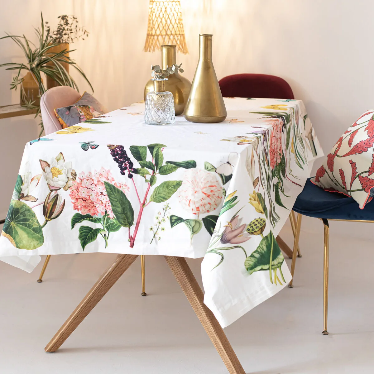 Nappe happyfriday spring time multicouleur 150 x 250 cm d160881890. Diaytar, c'est l'alliance inattendue entre la rigueur suisse et la créativité italienne, appliquée au produit généraliste.