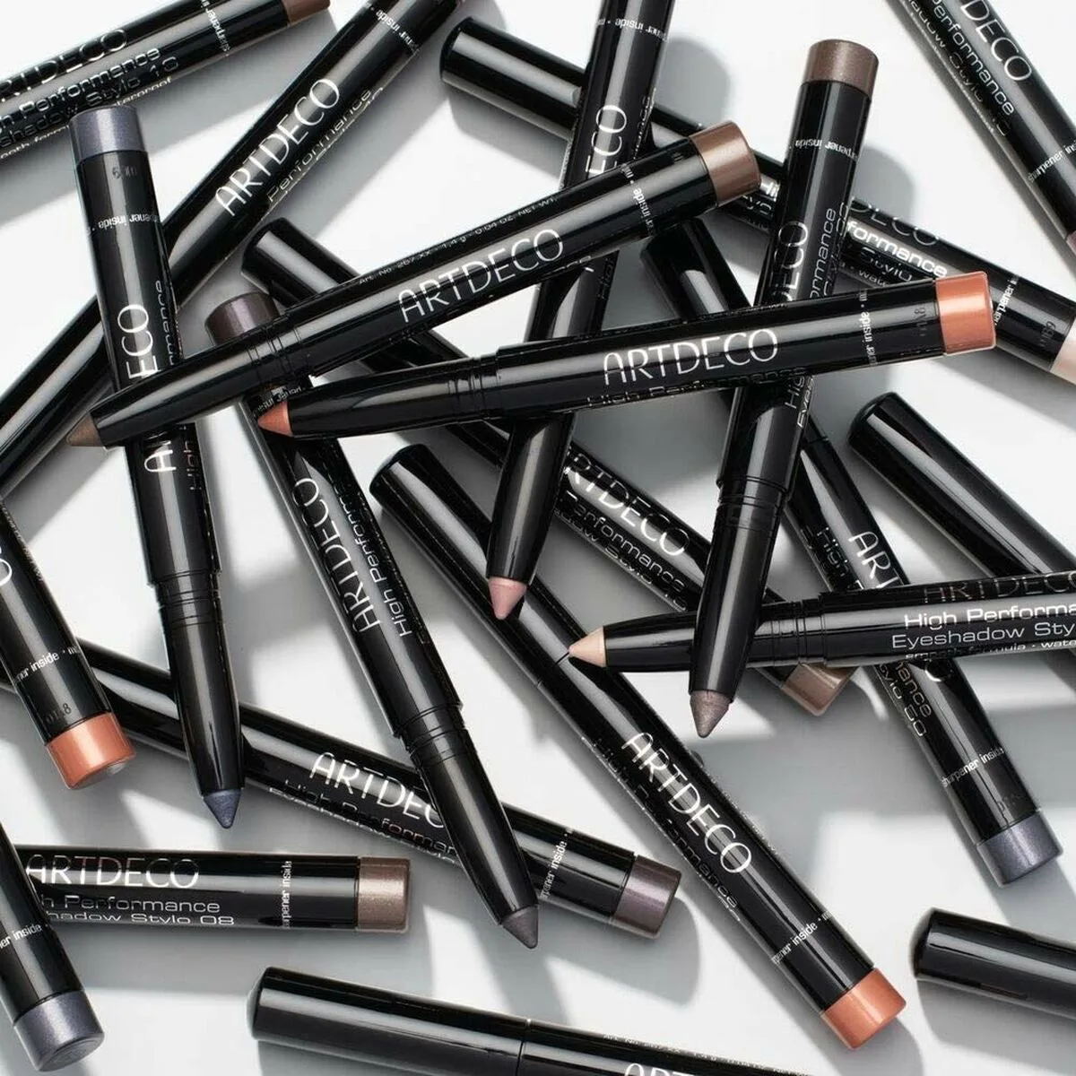 Ombre a paupieres 46 benefit lavander grey artdeco s058800112. Osez l'originalité avec les créations mode exclusives de Diaytar.