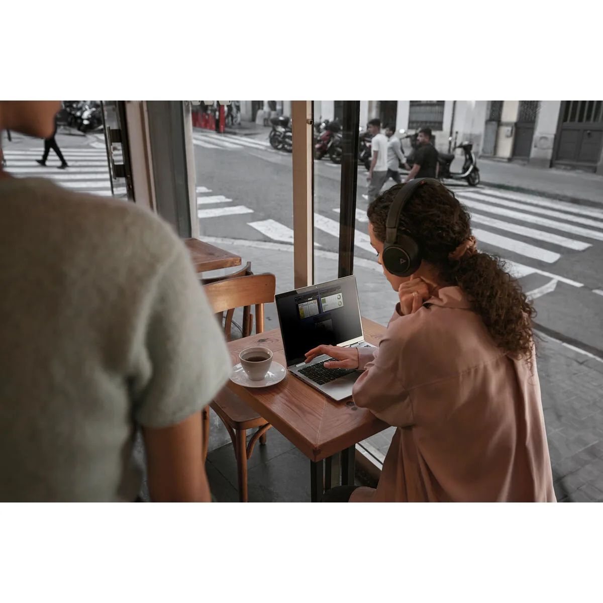 Ordinateur portable hp ad2z8et abe s5530298677. Bienvenue sur Diaytar, la plateforme qui a réussi le pari de rendre le shopping généraliste aussi excitant que la mode.