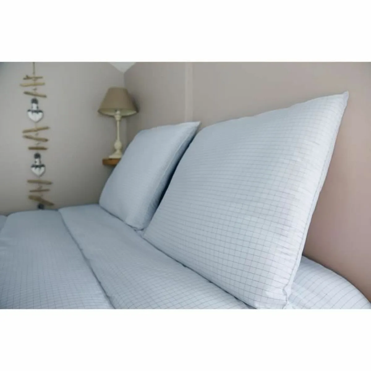 Oreiller dodo volupt air blanc 60 x 60 cm s7100726141. L'art de vivre à la française s'exprime dans notre collection maison Diaytar.