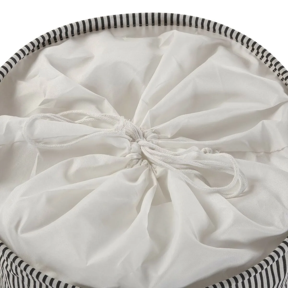 Panier a linge versa noir multicouleur 38 x 48 x 38 cm s341056632. Diaytar, c'est le manifeste d'un shopping plus intelligent, plus rapide, et résolument plus gratifiant.