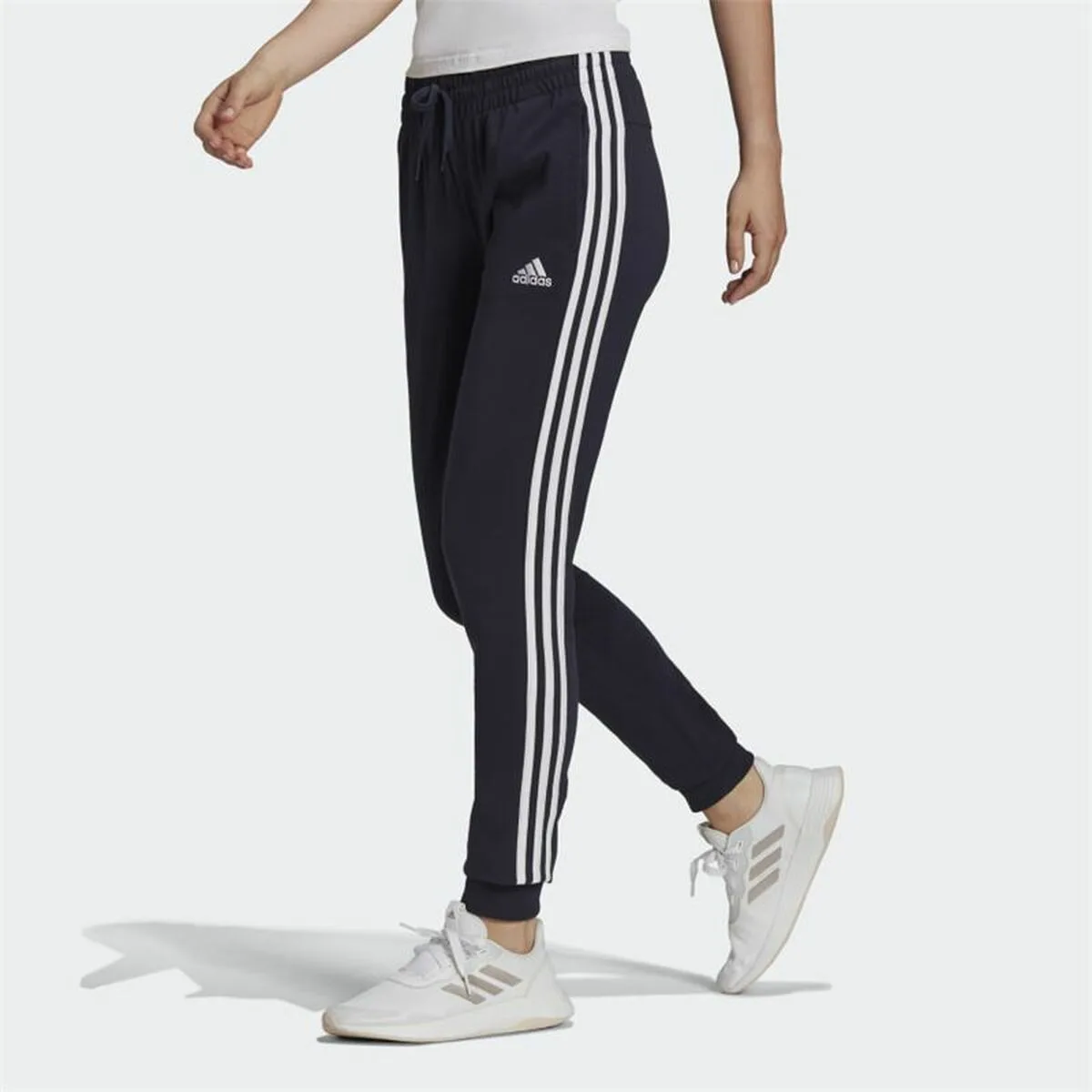 Pantalon de sport long adidas essentials 3 bandas w blue marine femme s6417466950. Diaytar incarne le renouveau du commerce en ligne : authentique, engagé et résolument tourné vers l'avenir.