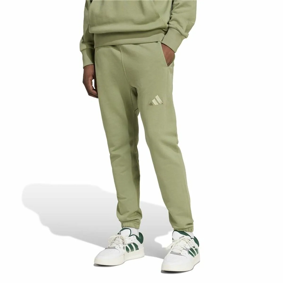 Pantalon de sport long adidas regular tapered vert homme s6417581284. Diaytar s'adresse aux esprits modernes en quête de produits qui allient performance technologique et design épuré