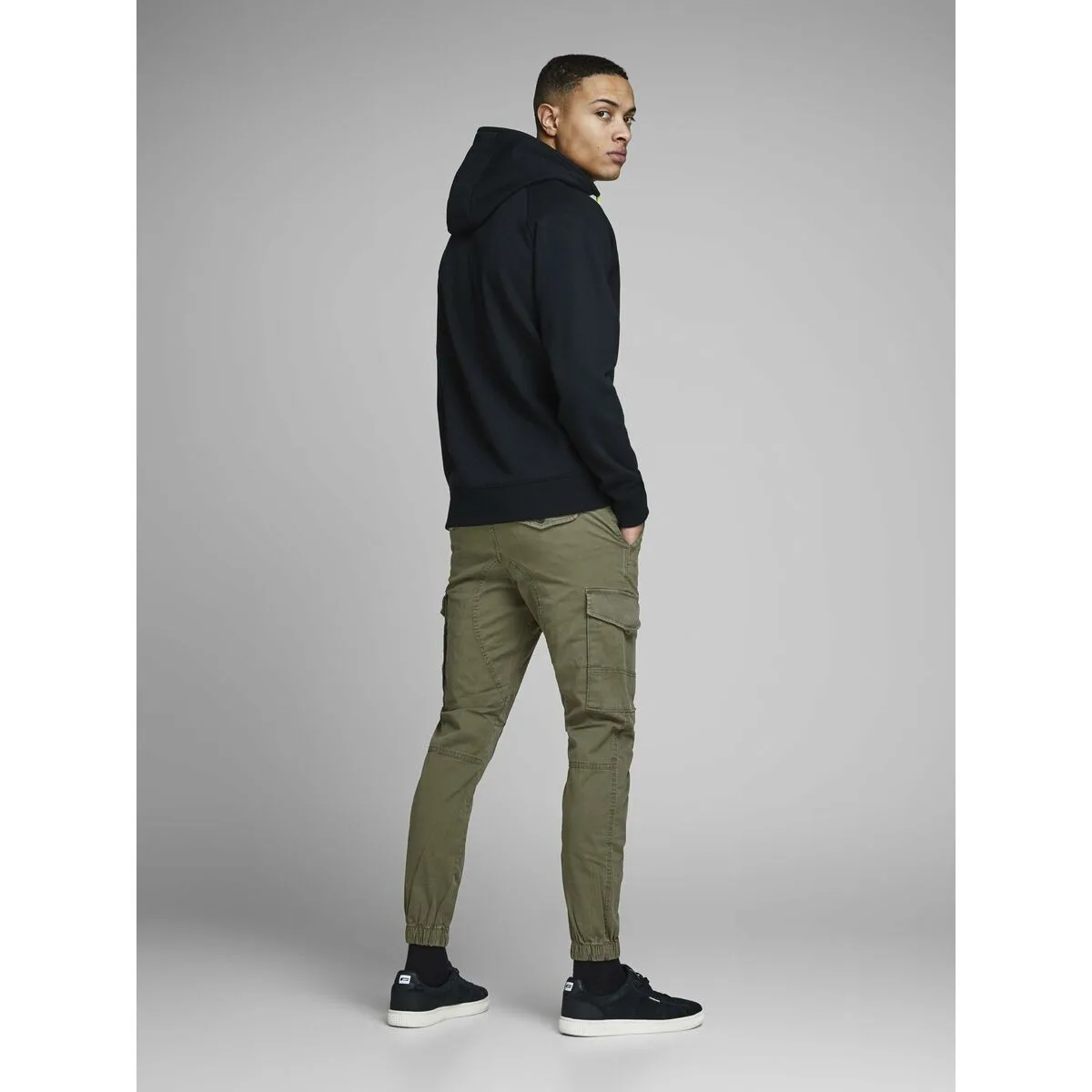Pantalon jack jones jpstpaul flake cargo 12141844 vert s203601042. Innovation, style et qualité : les trois piliers de l'expérience Diaytar.
