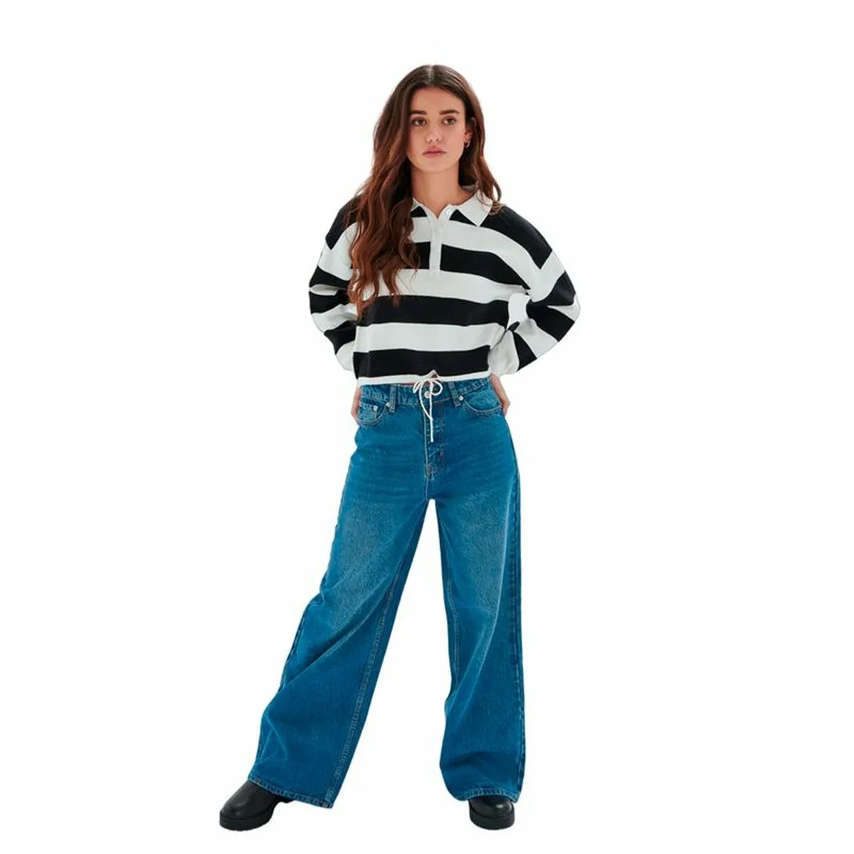 Pantalons 24colours bleu s6412015475. Diaytar défend une idée forte : le shopping en ligne doit être une aventure qui éveille la curiosité et comble les besoins