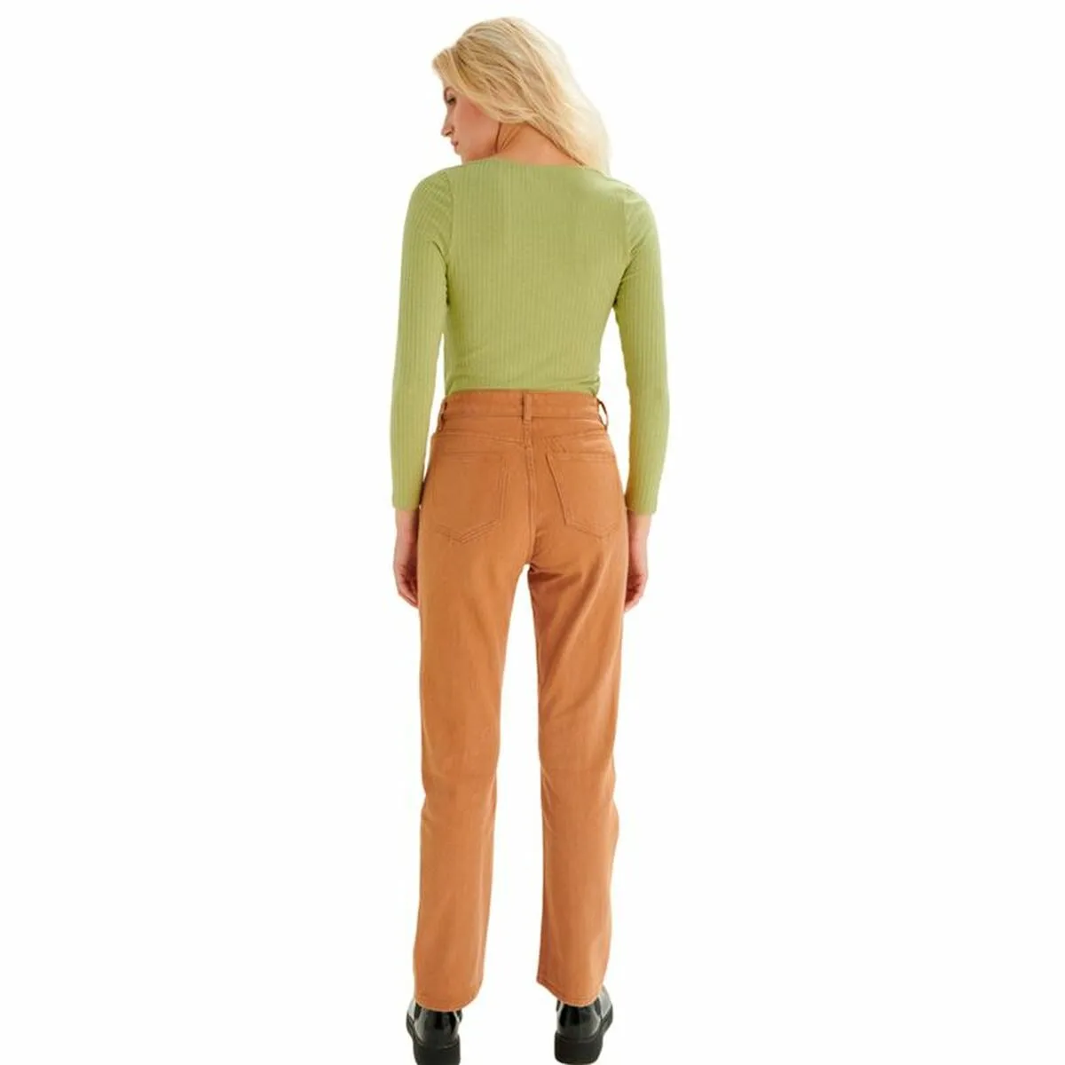 Pantalons 24colours marron s6412004962. Diaytar, une boutique en ligne qui défie les catégories traditionnelles en mêlant produits high-tech, maison et lifestyle avec brio