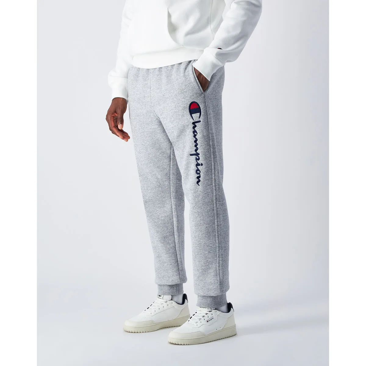 Pantalons champion 220293 noxm gris s203340365. Diaytar pense global, shoppe local : une plateforme généraliste avec une approche curated pour un public international