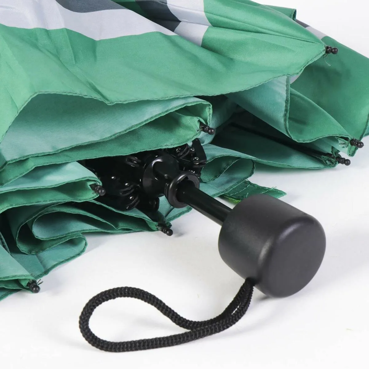 Parapluie pliable harry potter slytherin 53 cm s244896664 Parapluie pliable harry potter slytherin 53 cm s244896664. Tendance, confort et qualité : la trilogie gagnante de Diaytar Mode.