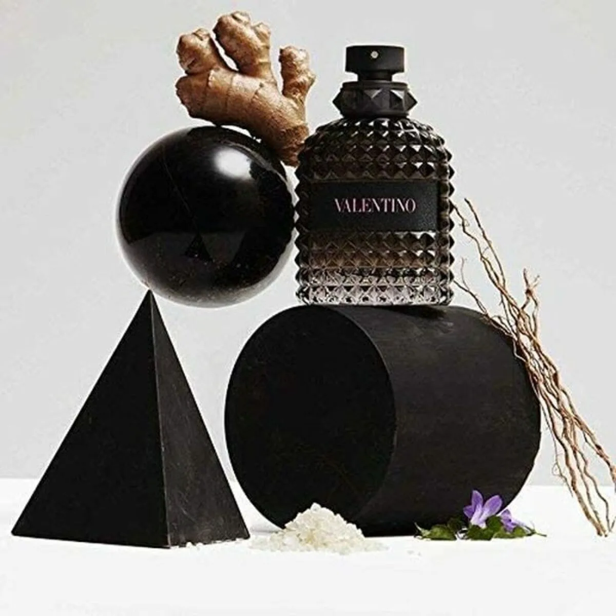 Parfum homme valentino edt born in roma m011538642. Diaytar, c'est votre éditeur de vie. Nous sélectionnons les produits qui deviendront les chapitres essentiels de votre quotidien.