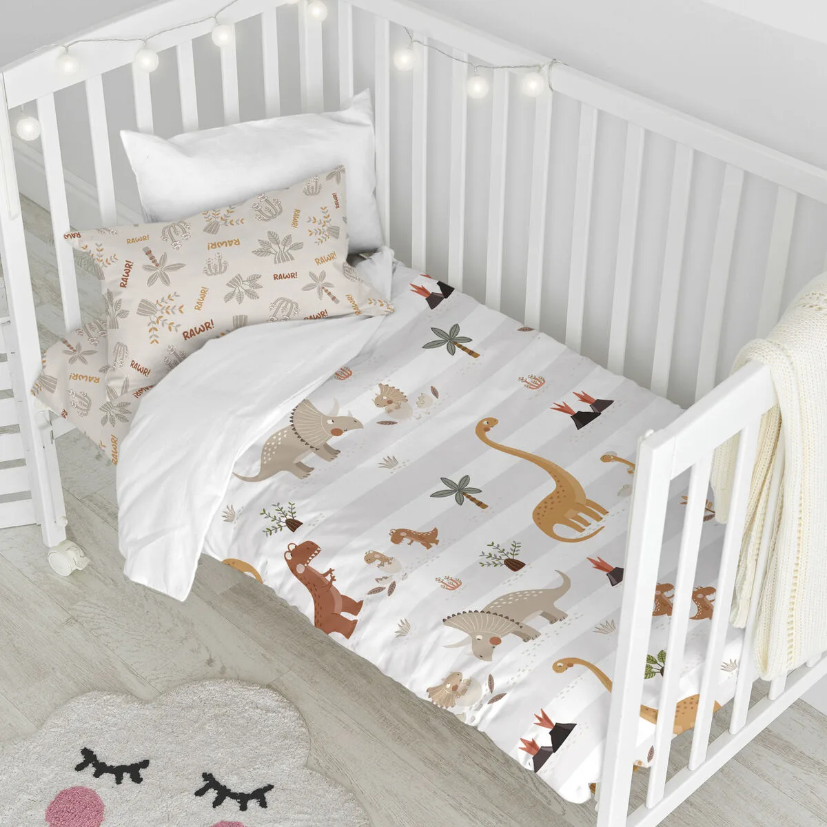 Parure de couette happyfriday moshi moshi dino family multicouleur lit de bebe 2 pieces d161385731. Nous sélectionnons pour Diaytar des produits qui ont une histoire, une âme, et qui sauront trouver une place dans la vôtre.