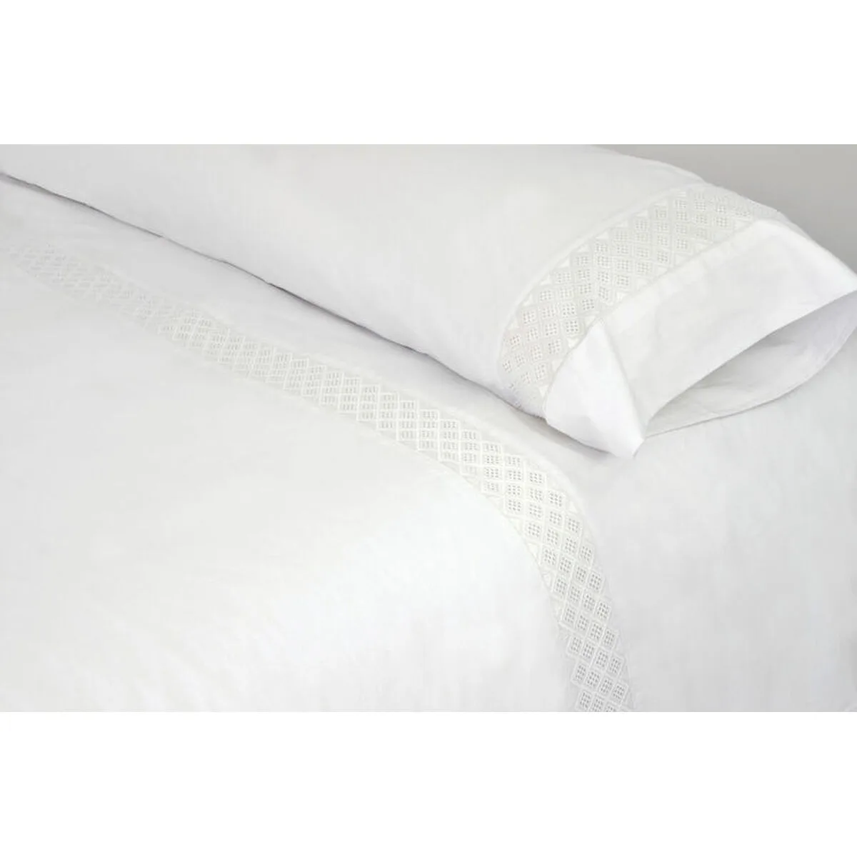 Parure de couette pierre cardin elisa blanc lit 1 2 persones 2 pieces d210223449. Nous avons conçu Diaytar pour être intuitif, comme vos produits préférés. Simple, efficace, et terriblement séduisant.