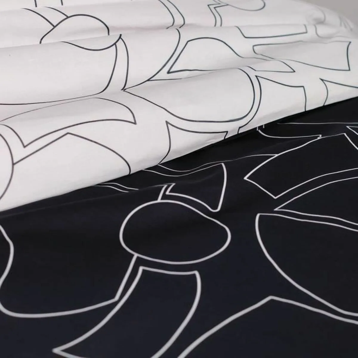 Parure de couette today blanc 240 x 220 cm 3 pieces s7100160267. Diaytar s'engage à vous proposer une expérience shopping unique avec des produits généraux innovants, tendance et toujours à prix attractifs