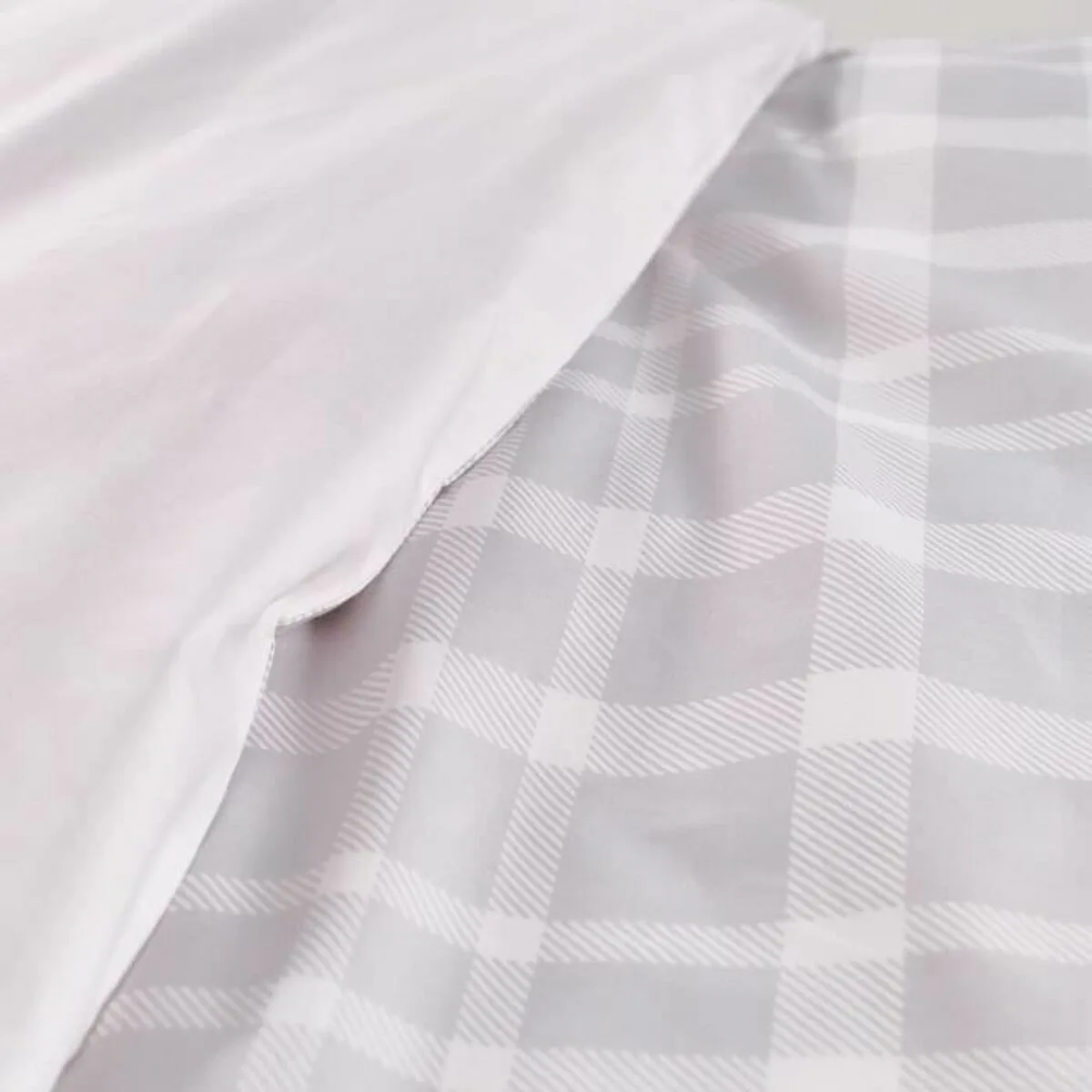 Parure de couette today lines gris clair 220 x 240 cm 3 pieces s7100123197. Plongez dans l'univers Diaytar, votre référence pour des produits du quotidien, high-tech et déco, tous porteurs de tendances