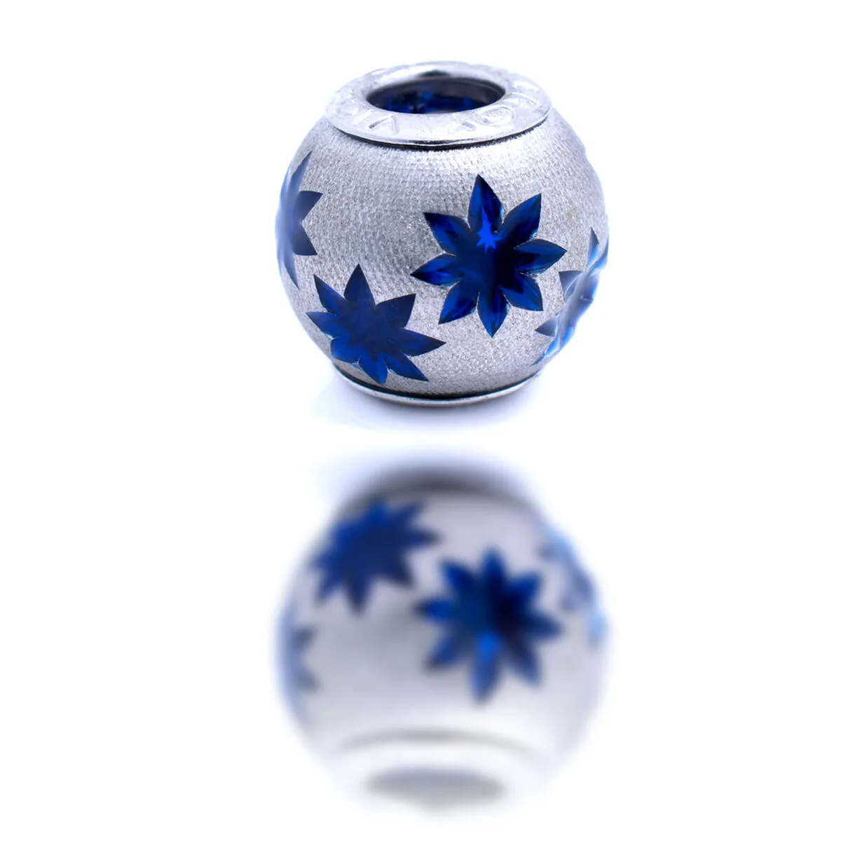 Perle de verre femme viceroy vmm0241 13 argente 1 cm s033605035. Diaytar, c'est le refuge des amoureux du beau et de l'utile, un sanctuaire dédié au produit parfait.