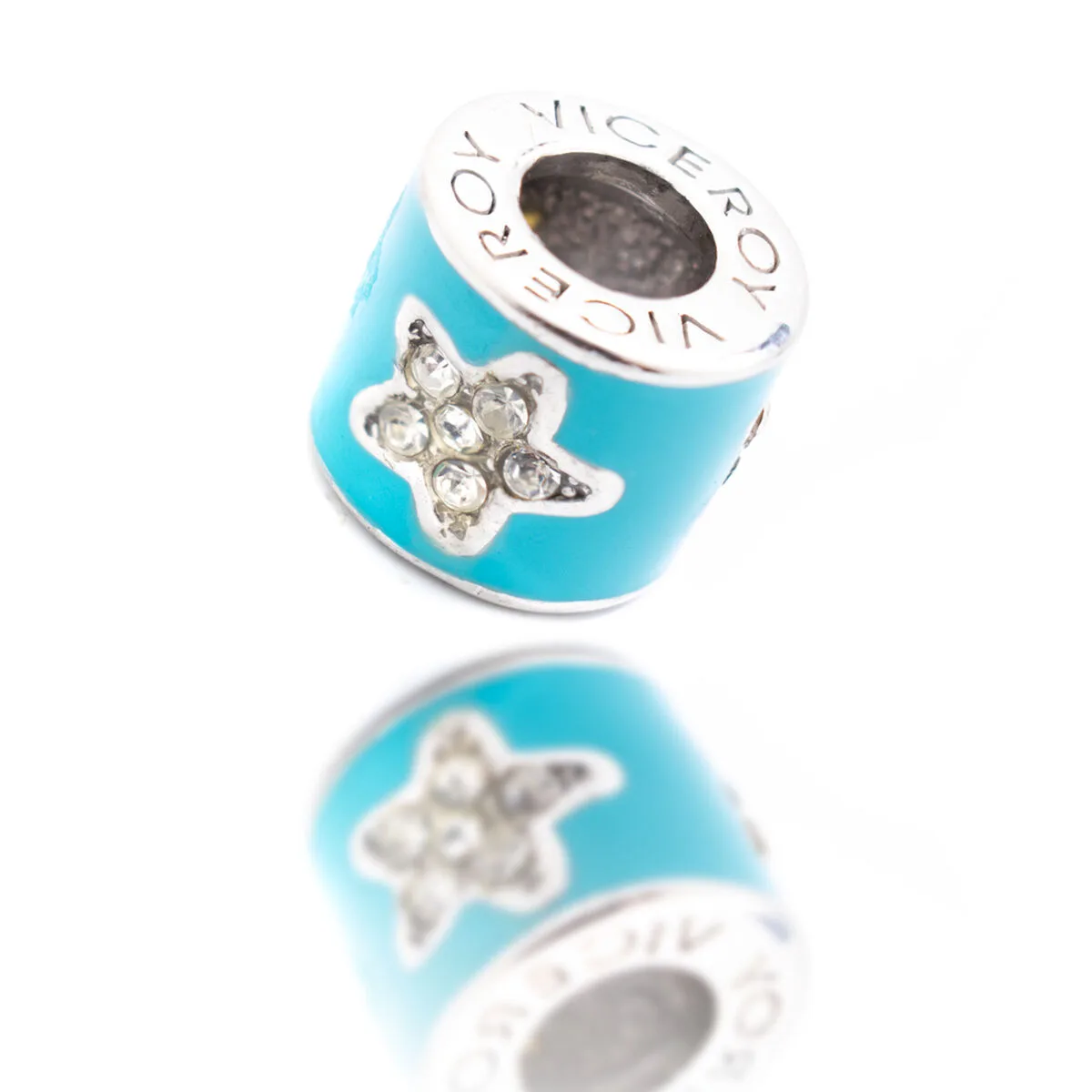 Perle de verre femme viceroy vmm0306 24 bleu 1 cm s033718989. Diaytar, c'est le hub où se connectent les créateurs de produits géniaux et les clients qui les attendaient sans le savoir.