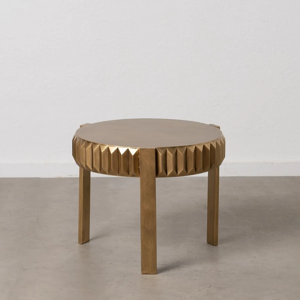Petite table d appoint dore fer 64 x 64 x 50 cm s880465113. Diaytar vous invite à un voyage shopping au cœur des produits qui définissent le mode de vie contemporain