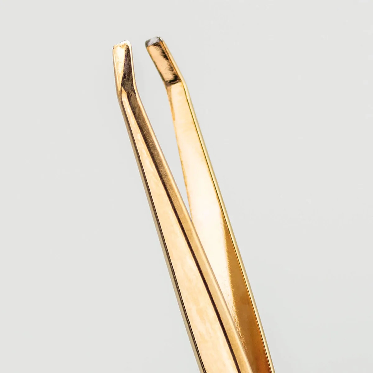 Pince a epiler 3 claveles dore crabe s792680030. Diaytar pense global, shoppe local : une plateforme généraliste avec une approche curated pour un public international