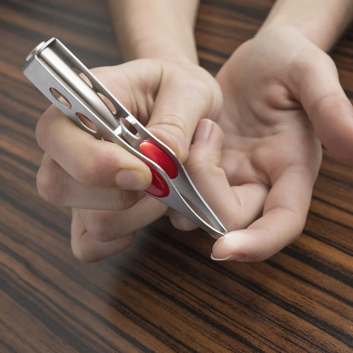 Pince a epiler a led lezers innovagoods v010344221. Tendance, confort et qualité : la trilogie gagnante de Diaytar Mode.