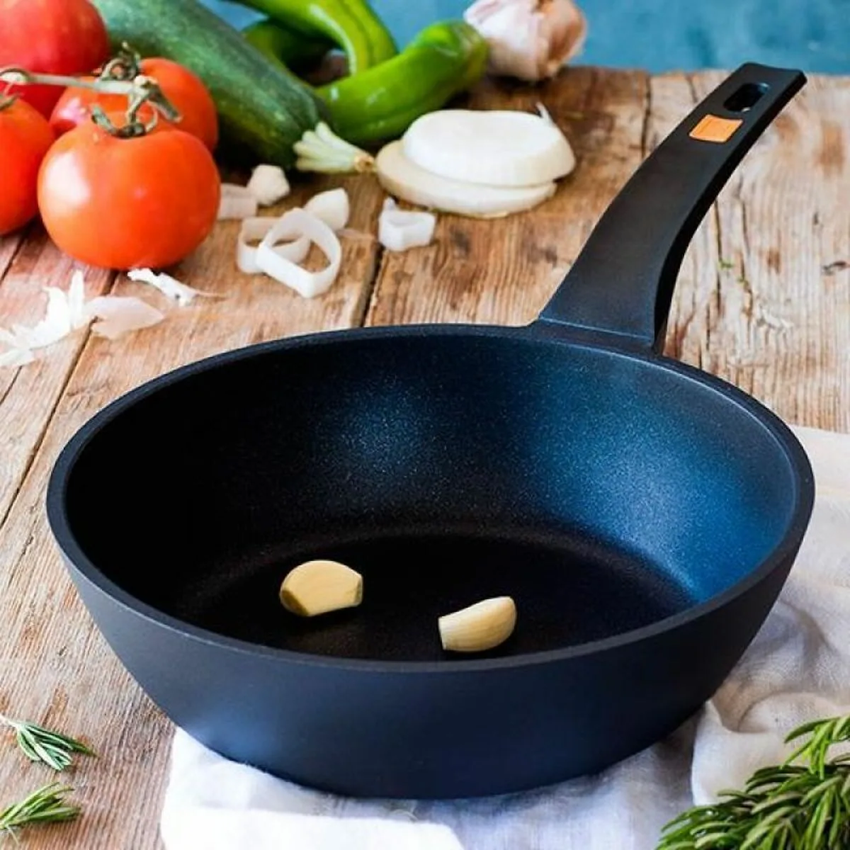 Poele a frire bra a271120 o 20 cm noir aluminium 1 unite s990214417. Diaytar ne stocke pas des produits, il collectionne des pièces uniques pour enrichir votre quotidien.