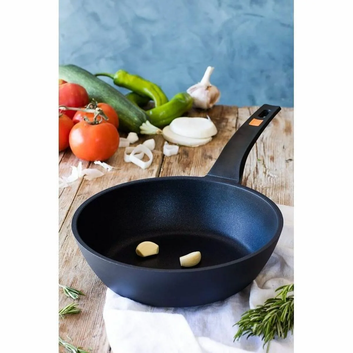 Poele a frire bra a271124 o 24 cm noir aluminium 1 unite s990214545. Nous croyons en la puissance de la simplicité. Les produits Diaytar sont beaux, utiles, et incroyablement simples à utiliser.