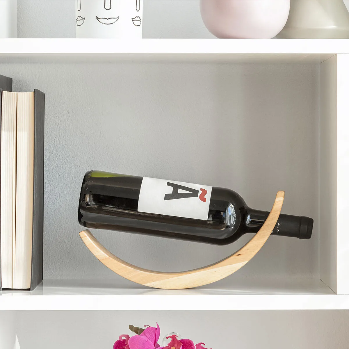 Porte bouteille en bois effet suspendu woolance innovagoods v010335613. La recette Diaytar : un tiers de design, un tiers d'innovation, un tiers de fonctionnalité. Le tout saupoudré de tendance.