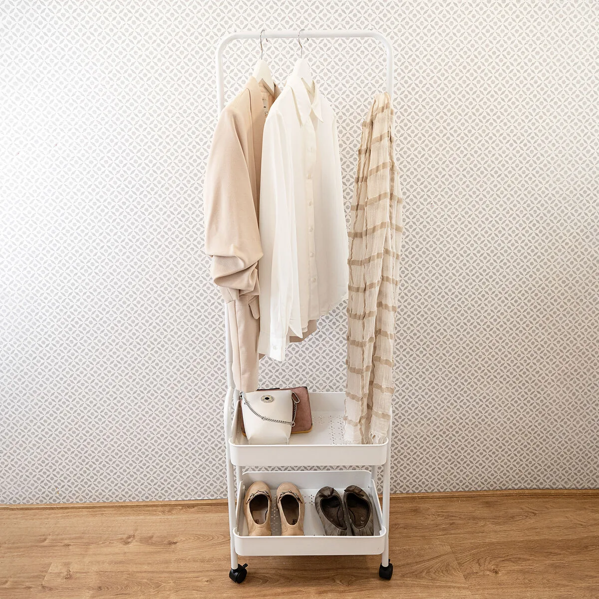 Porte manteaux vinthera moa acier blanc avec des roues 45 5 x 29 5 x 159 cm s271097696. Diaytar vous connecte à l'essentiel et au superflu stylé : une gamme complète de produits pour tous vos besoins et envies