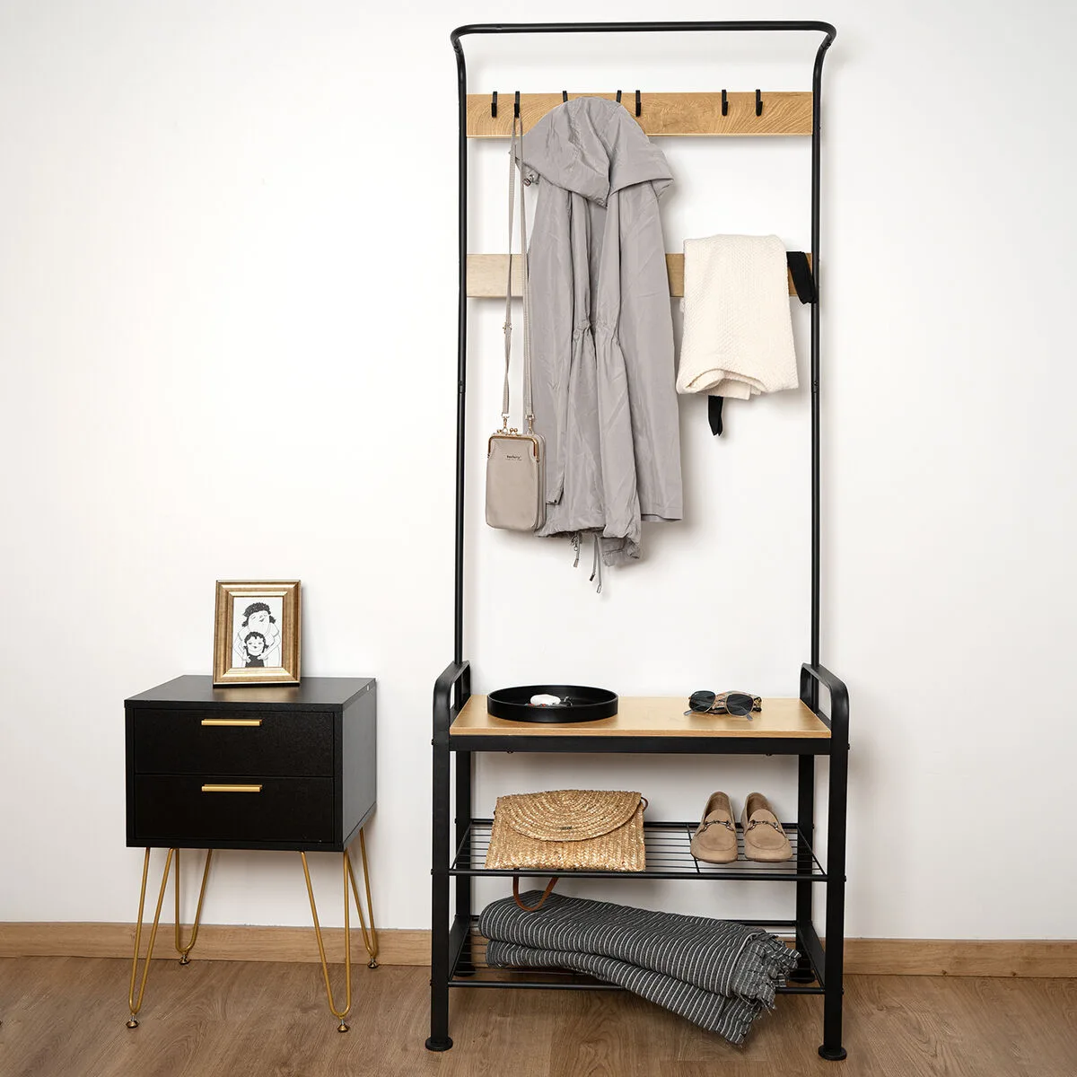 Porte manteaux vinthera moa acier noir 72 x 34 x 183 cm s271098039. Diaytar, c'est votre conseiller shopping personnel, toujours à l'affût des pépites qui correspondent à votre style de vie.