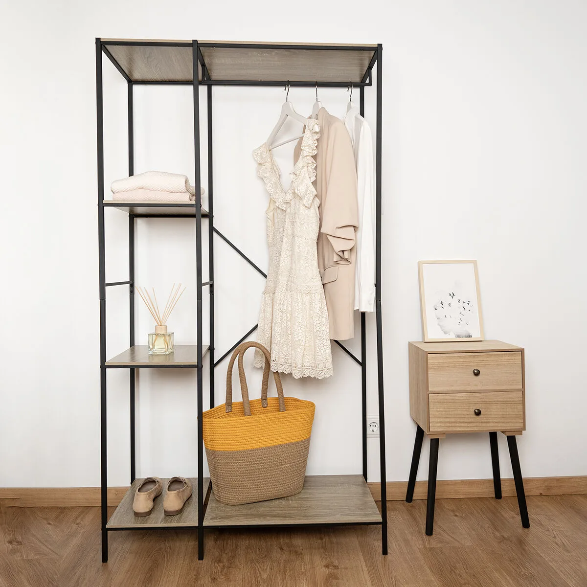 Porte manteaux vinthera moa acier noir 90 x 40 x 165 cm s271097995. Diaytar, c'est la promesse de découvrir au moins un produit qui vous fera dire 'Mais où était-il donc tout ce temps ?'.