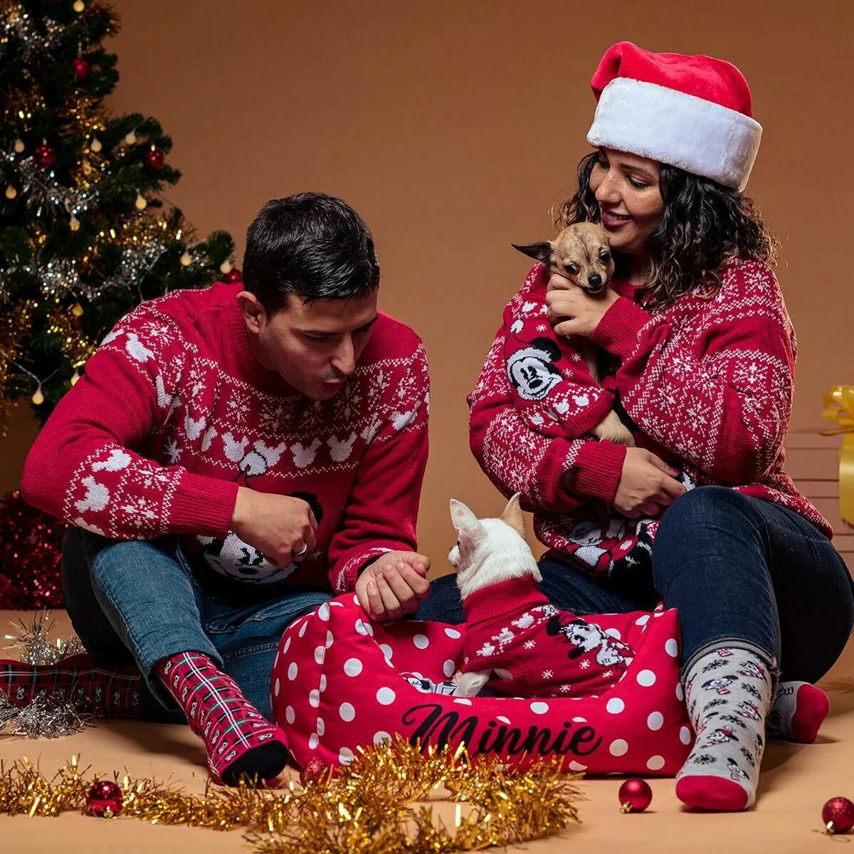 Pull femme minnie mouse rouge s073424143. Diaytar s'adresse à tous ceux qui considèrent que le choix d'un produit, même basique, est une expression de leur personnalité