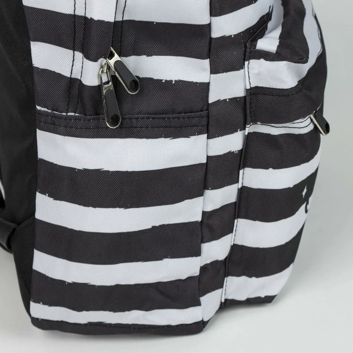 Sac a dos casual the nightmare before christmas noir 32 x 4 x 42 cm s074026280. Diaytar, c'est l'histoire d'une passion pour les bons produits, quels qu'ils soient, et du désir de les partager avec vous